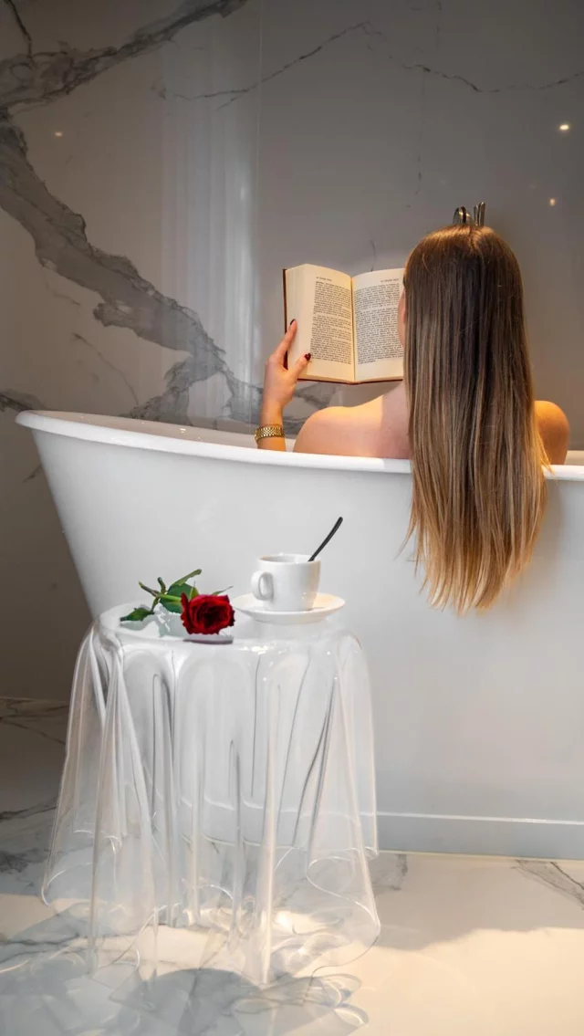 ✨ Au cœur de notre hôtel, chaque détail est pensé pour votre bien-être.

Un lieu où l’élégance rencontre la sérénité, et où chaque instant devient une parenthèse hors du temps. Nos chambres offrent une bulle de douceur qui vous invite à la détente.

Venez vous ressourcer, le temps d’une nuit ou d’un séjour, dans un lieu où le calme et l’élégance se rencontrent.💫

Réservation conseillée

________

✨ In the heart of our hotel, every detail is designed with your well-being in mind.

A place where elegance meets serenity, and each moment becomes a timeless escape. Our rooms offer a gentle cocoon that invites you to relax and unwind.

Take a moment to recharge, whether for one night or an extended stay, in a setting where calm and sophistication come together. 💫

Reservations recommended

Du lundi au dimanche
☎️ 04 99 66 18 18

📹 : @popcom_agence360
📸 : @j.ephotographie

#luxuryescape #montpellierhotel #hotelricherdebelleval #frenchhospitality #boutiquehotel #timelessstay #charmingplaces #hotellifestyle #roomwithaview #serenegetaway #elegantretreat #frencharchitecture #relaxinstyle #cityescape #hoteldesign