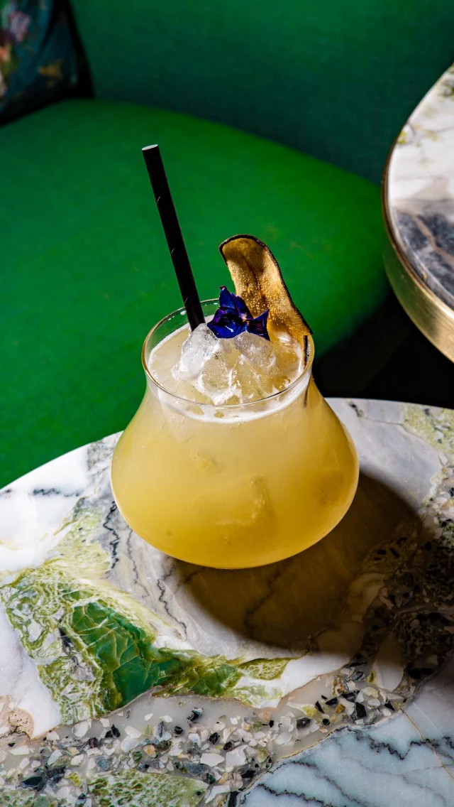 Un samedi soir hors du temps… ✨

Quand le soleil décline sur la place de la Canourgue, l’atmosphère devient magique à Richer de Belleval.

Prenez place à L’Élytre pour débuter la soirée avec un cocktail signature, dans une ambiance feutrée et élégante.
Charcuteries à partager, créations raffinées, service attentionné… Tout est réuni pour faire de votre samedi soir un moment suspendu, entre plaisir et raffinement.

L’abus d’alcool est dangereux pour la santé, à consommer avec modération.

⸻

A timeless Saturday night… ✨

As the sun sets over Place de la Canourgue, something special happens at Richer de Belleval.

Take a seat at L’Élytre and begin your evening with a signature cocktail, in an intimate and refined atmosphere.
Delicate tapas, carefully curated drinks, attentive service… Everything comes together to turn your Saturday night into a moment of elegance and escape.

💻: @popcom_agence360 

#richerdebelleval #samedisoir #cocktailheure #lelytrebar #momenthorsdutemps #montpellierbynight #artdevivre #cocktailexperience #baràcocktails #weekendplaisir #escapadeurbaine #luxurynight #placedelacanourgue #frenchevening#